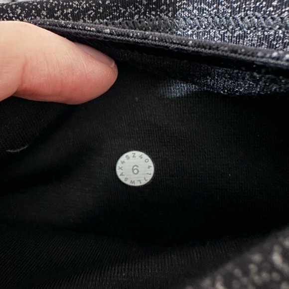 Lululemon Train Times 7/8 Pant *25"
Luminosity Foil Print Black Silver / Black - Picture 4 of 12